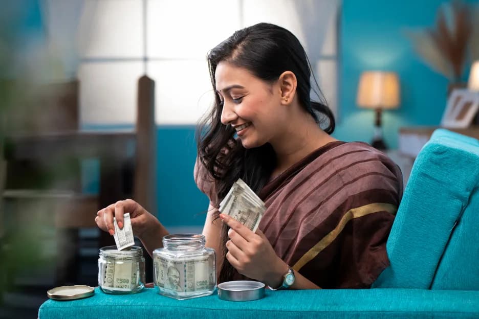 Women couting money to invest in SIP